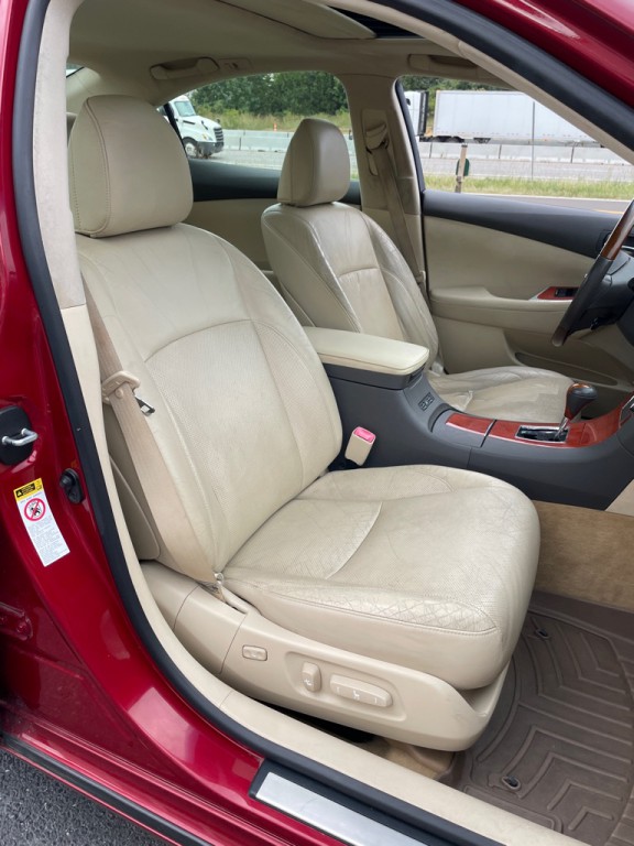 2010 Lexus ES Image 24