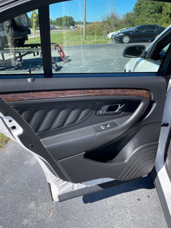 2014 Ford Taurus Image 16