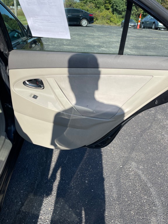 2010 Toyota Camry Image 18