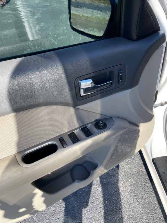 2010 Ford Fusion Image 11