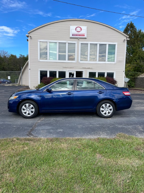 2011 Toyota Camry Image 2