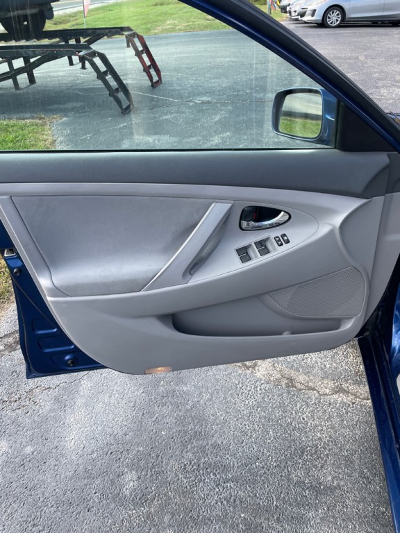 2011 Toyota Camry Image 10