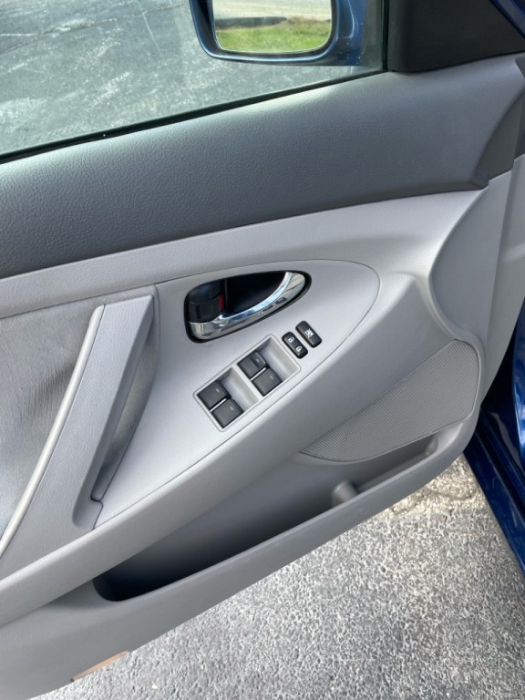 2011 Toyota Camry Image 11