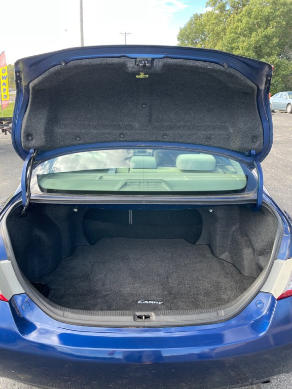 2011 Toyota Camry Image 17