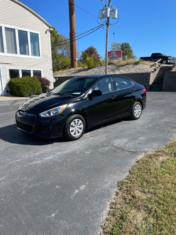 2017 Hyundai Accent Image 1