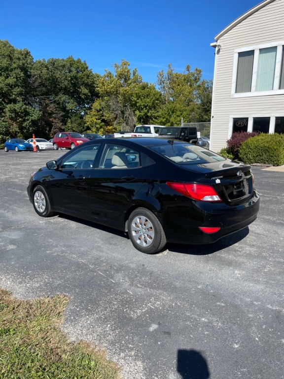 2017 Hyundai Accent Image 3