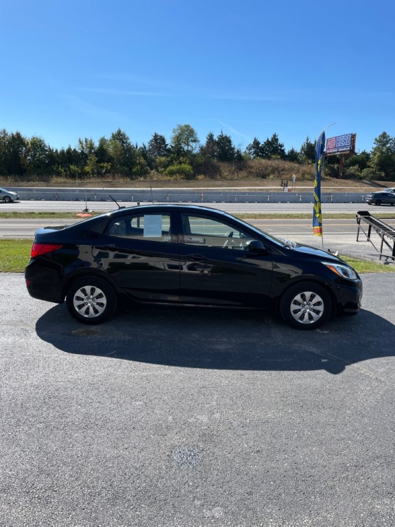 2017 Hyundai Accent Image 6