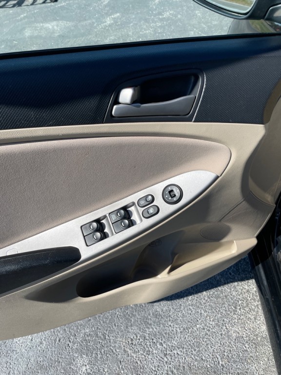 2017 Hyundai Accent Image 11