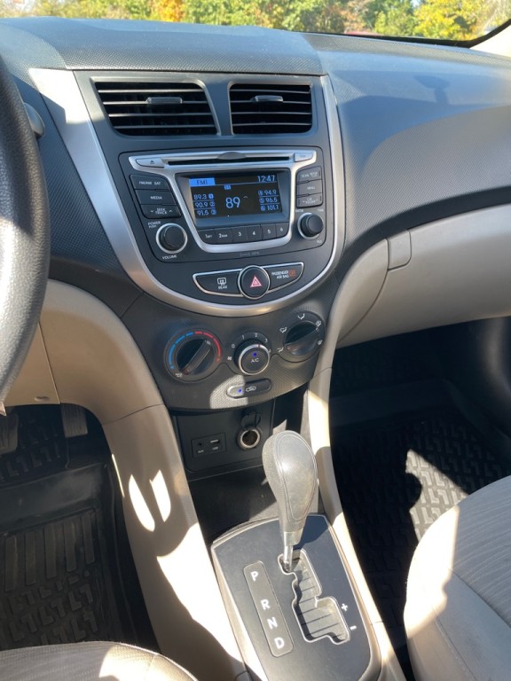 2017 Hyundai Accent Image 13