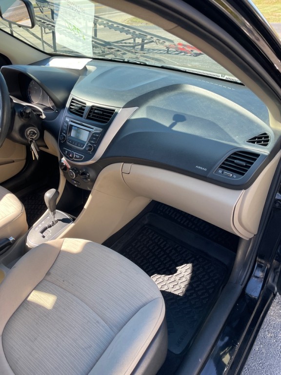2017 Hyundai Accent Image 20