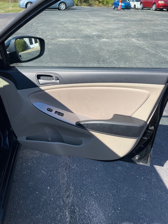 2017 Hyundai Accent Image 21