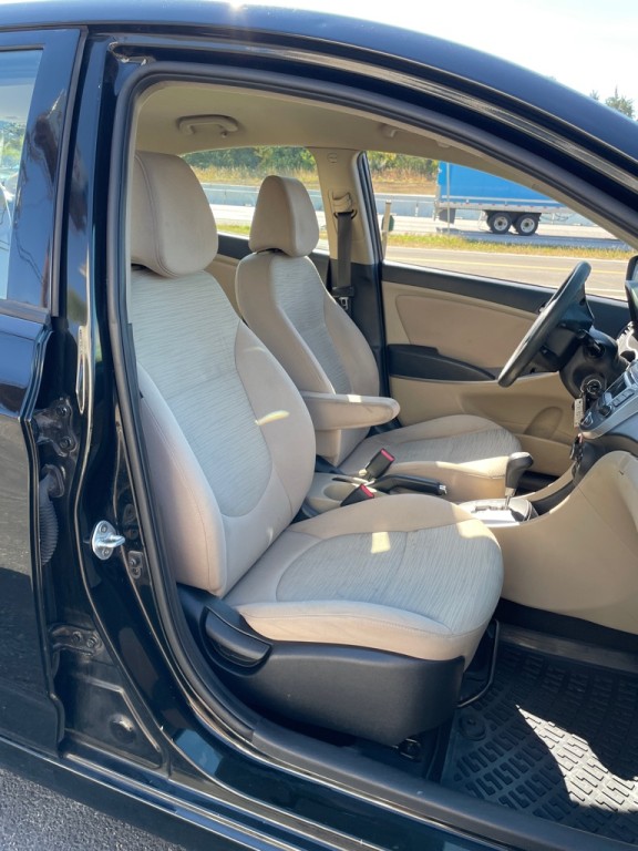 2017 Hyundai Accent Image 22
