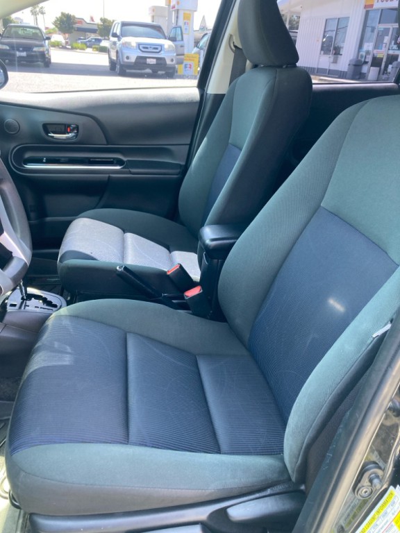 2016 Toyota Prius Image 8