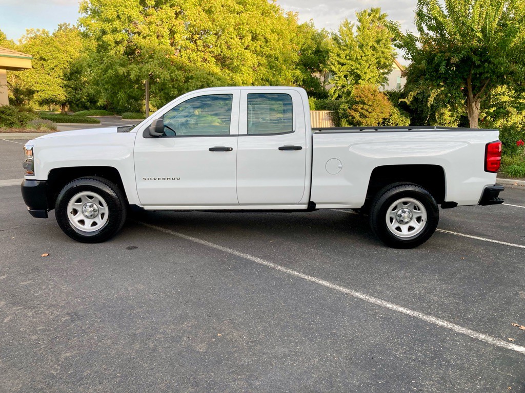 2017 Chevrolet Silverado 1500 Image 2