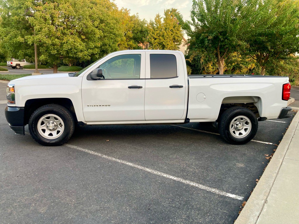 2018 Chevrolet Silverado 1500 Image 2