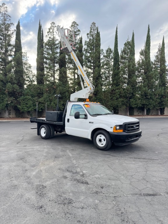 2001 Ford F-350 Image 1