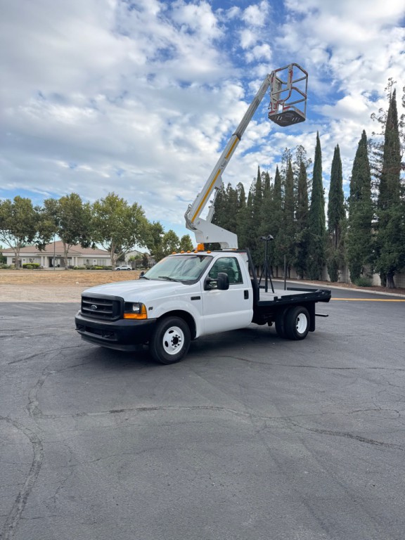 2001 Ford F-350 Image 2