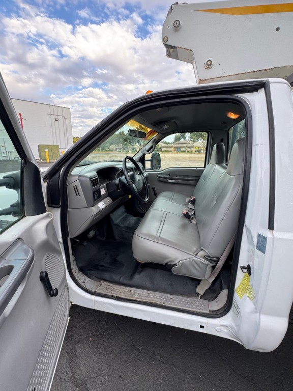 2001 Ford F-350 Image 16
