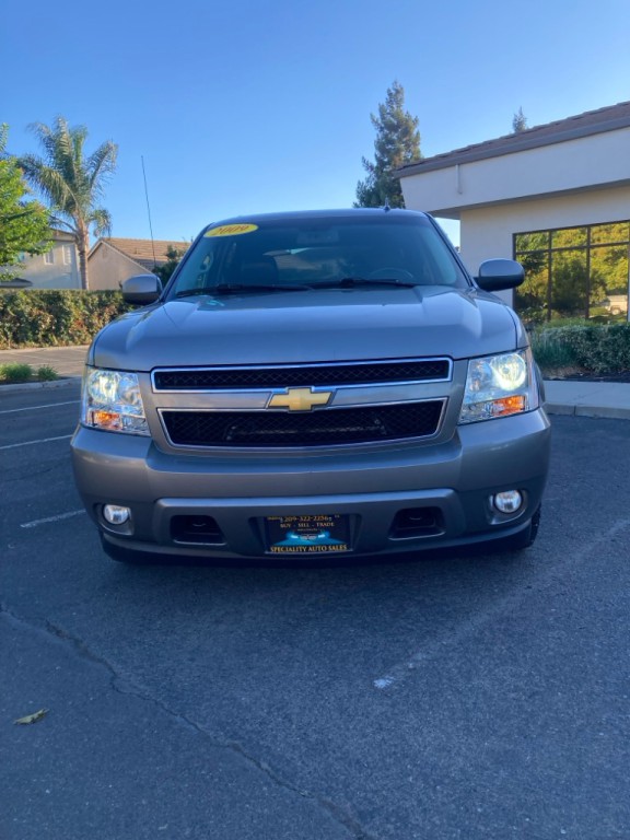 2009 Chevrolet Avalanche Image 2