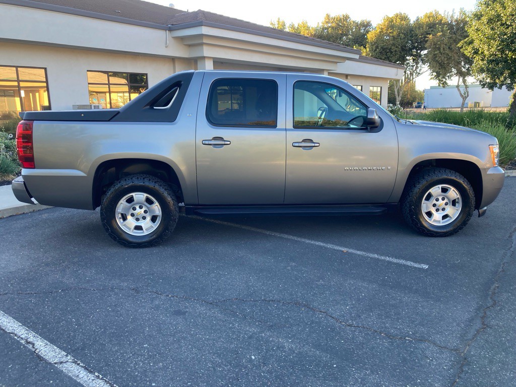 2009 Chevrolet Avalanche Image 6