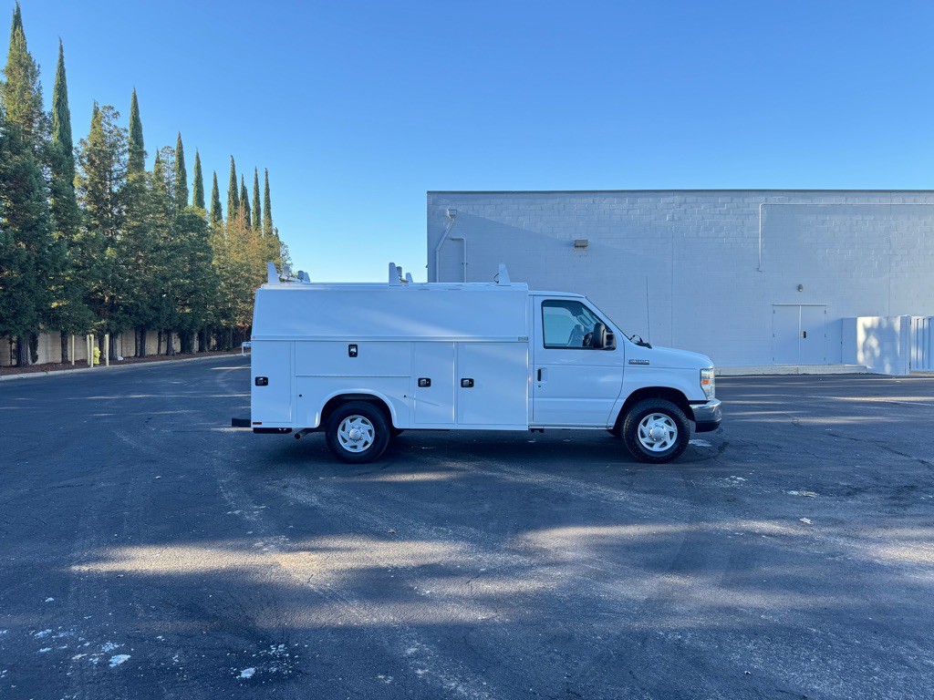 2016 Ford E-series Image 6
