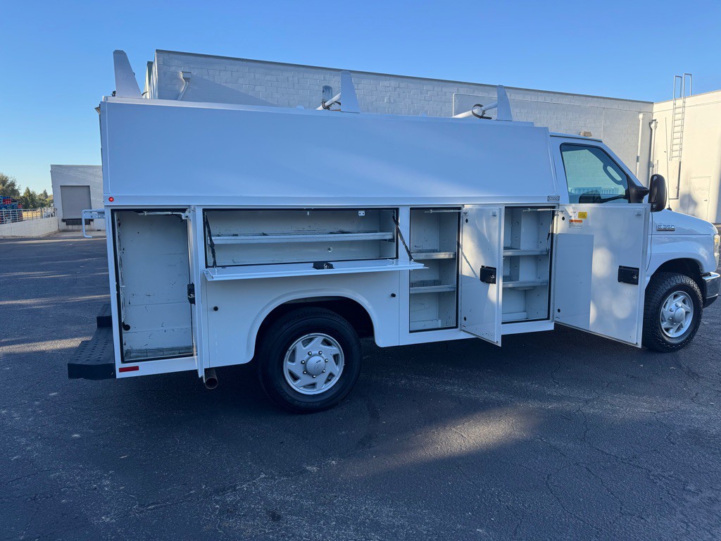 2016 Ford E-series Image 8