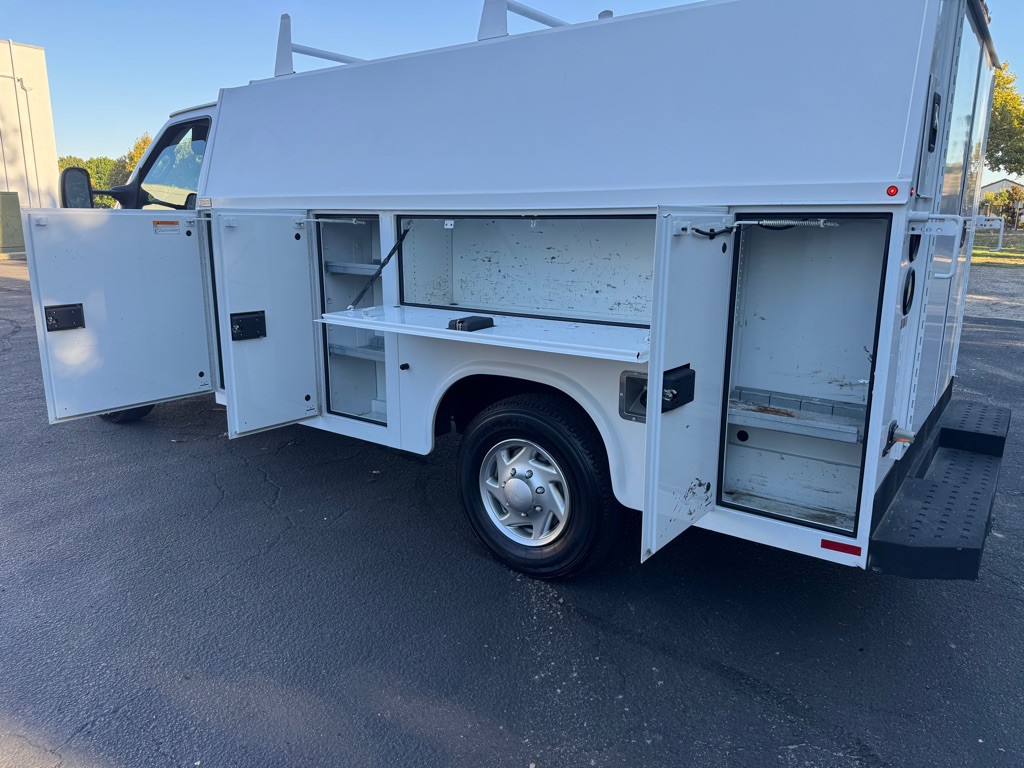 2016 Ford E-series Image 9