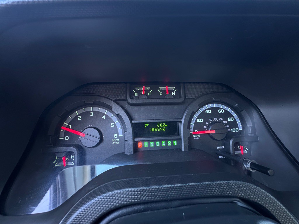 2016 Ford E-series Image 19