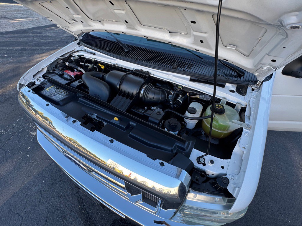 2016 Ford E-series Image 20
