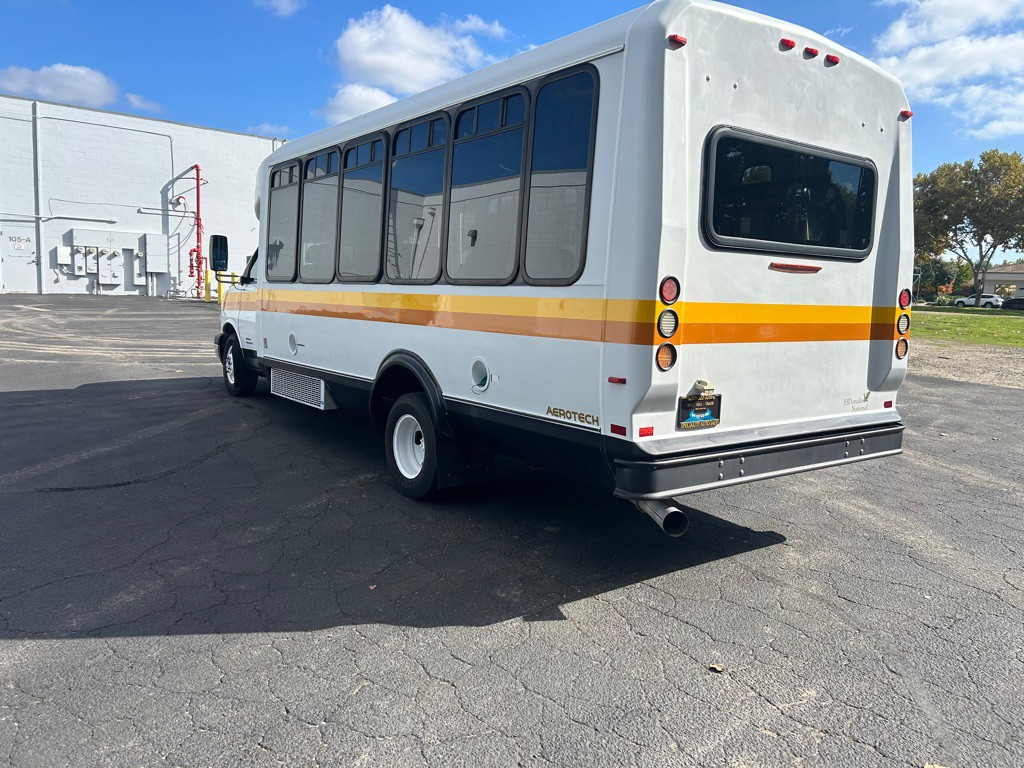 2014 Chevrolet Express Image 4