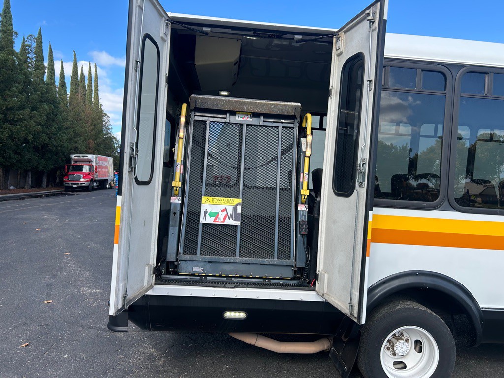 2014 Chevrolet Express Image 8