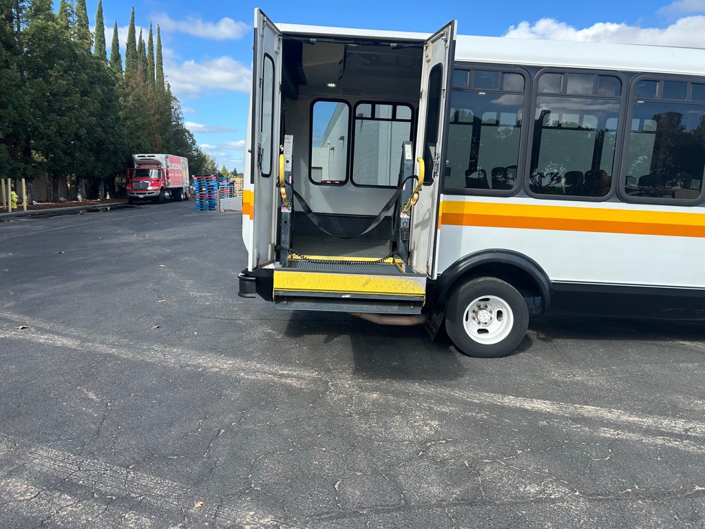 2014 Chevrolet Express Image 9