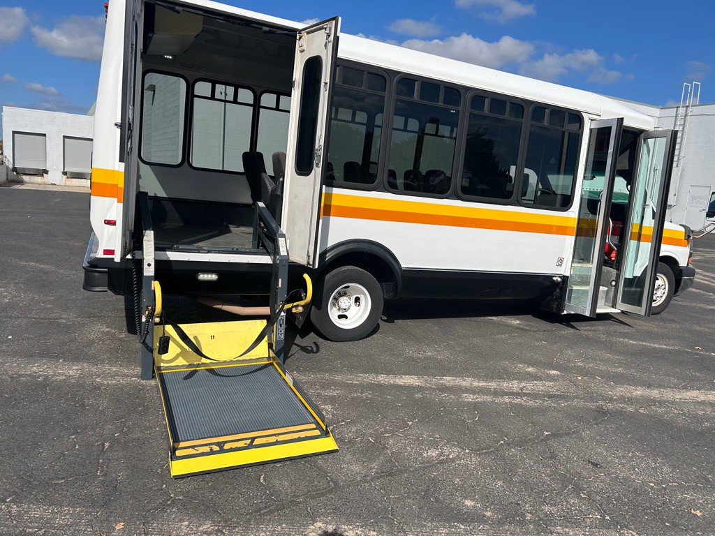 2014 Chevrolet Express Image 10