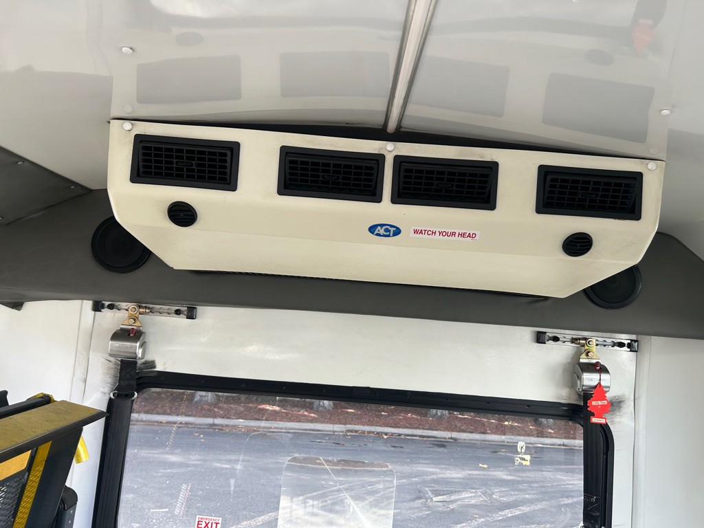 2014 Chevrolet Express Image 13