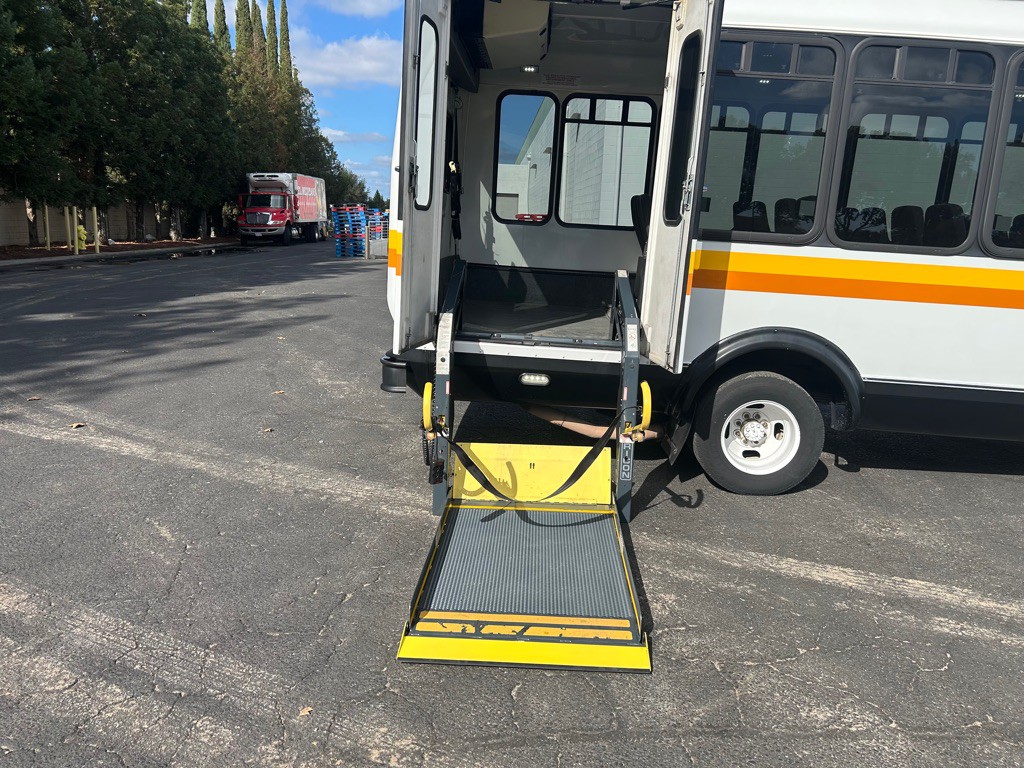 2014 Chevrolet Express Image 7