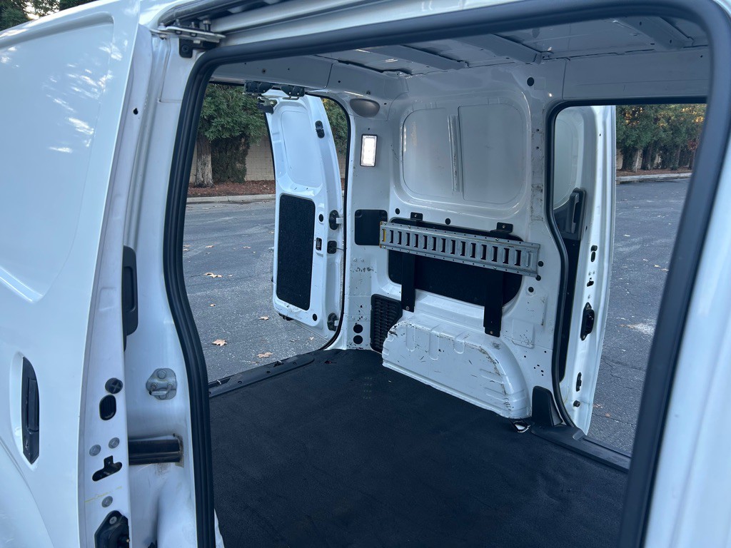 2017 Nissan NV200 Image 11