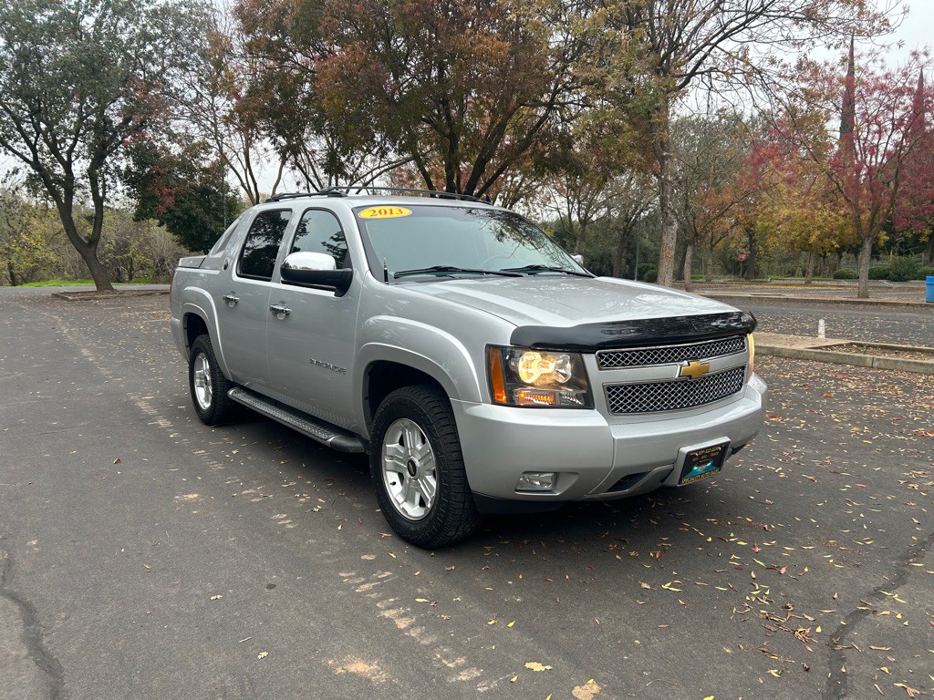 2013 Chevrolet Avalanche Image 1
