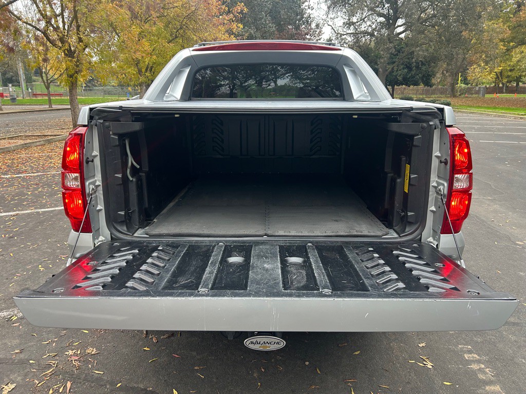 2013 Chevrolet Avalanche Image 4