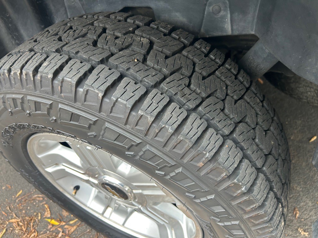 2013 Chevrolet Avalanche Image 12