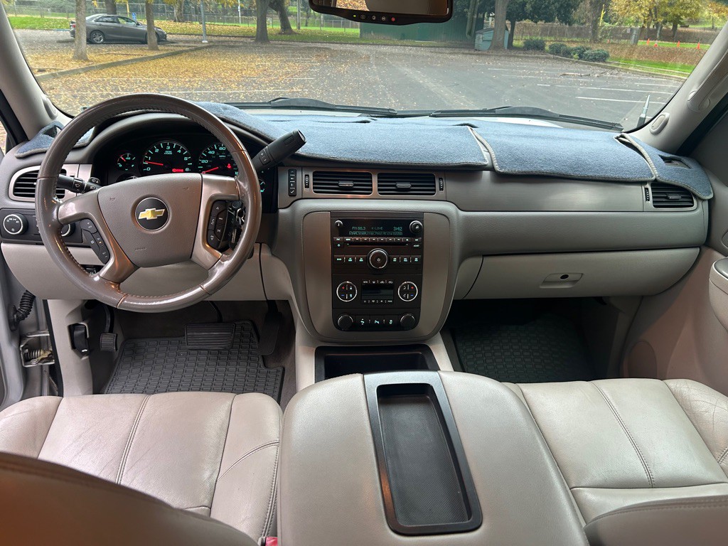 2013 Chevrolet Avalanche Image 14