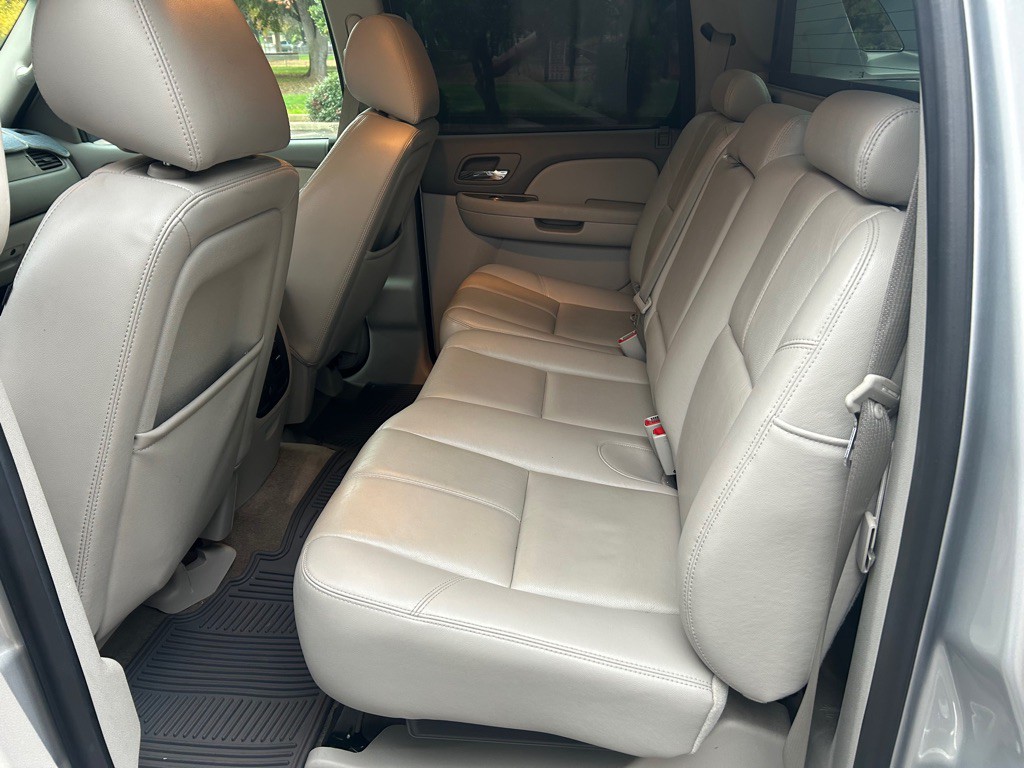 2013 Chevrolet Avalanche Image 15