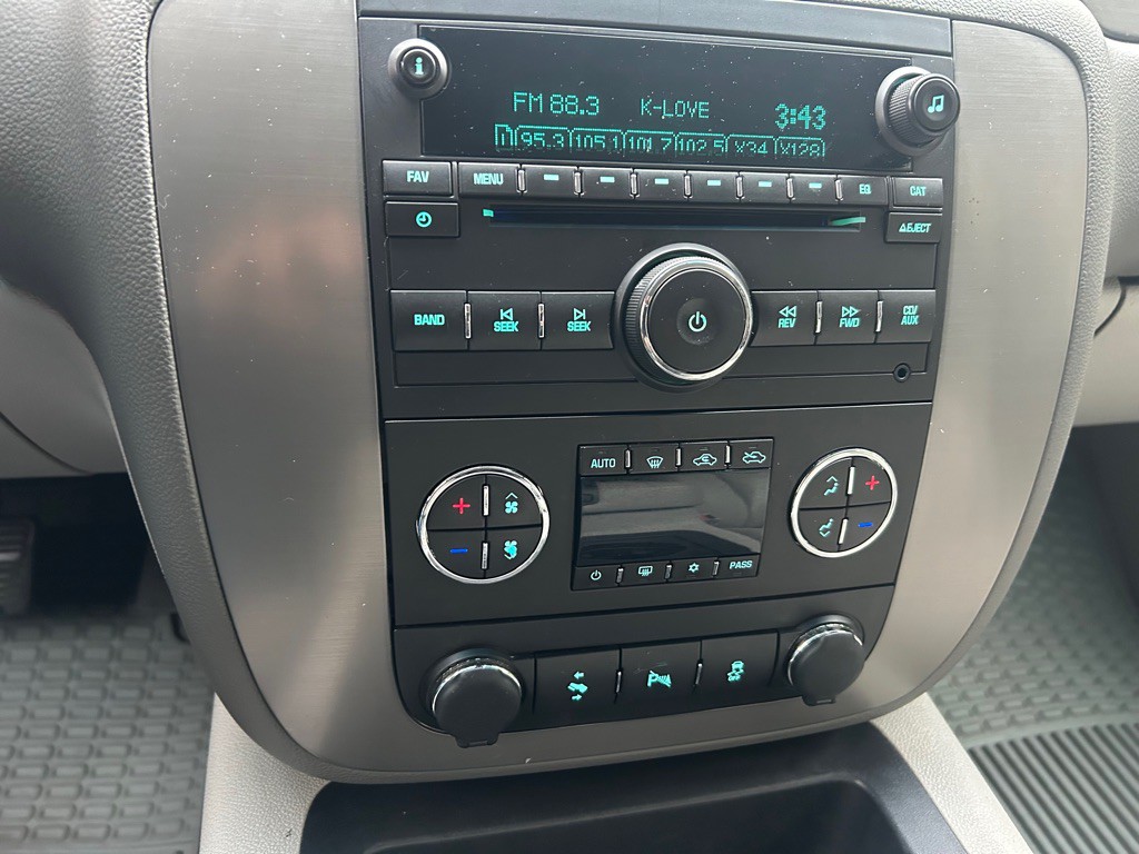 2013 Chevrolet Avalanche Image 16