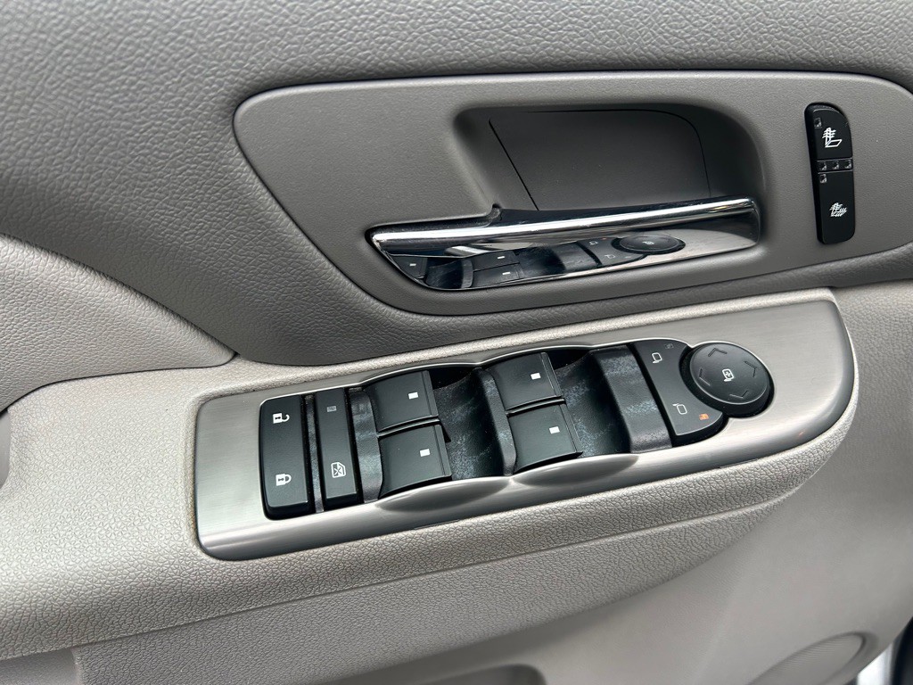 2013 Chevrolet Avalanche Image 17