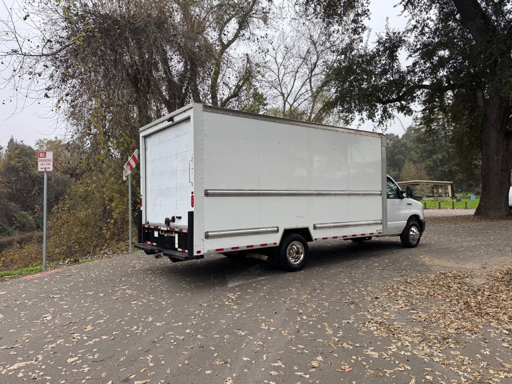 2022 Ford Econoline Image 2