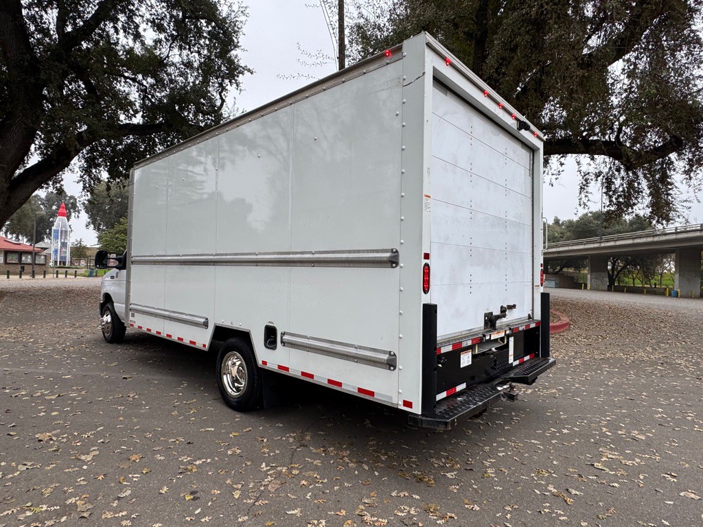 2022 Ford Econoline Image 4