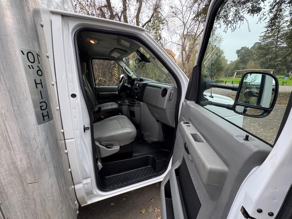 2022 Ford Econoline Image 9