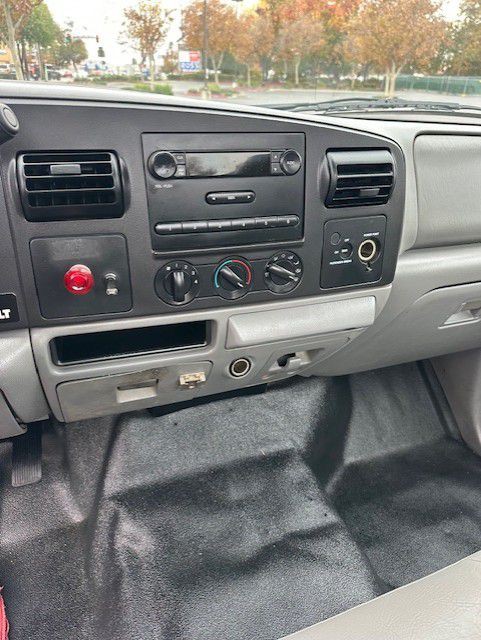 2005 Ford F-350 Image 11
