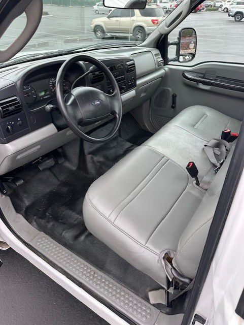 2005 Ford F-350 Image 13