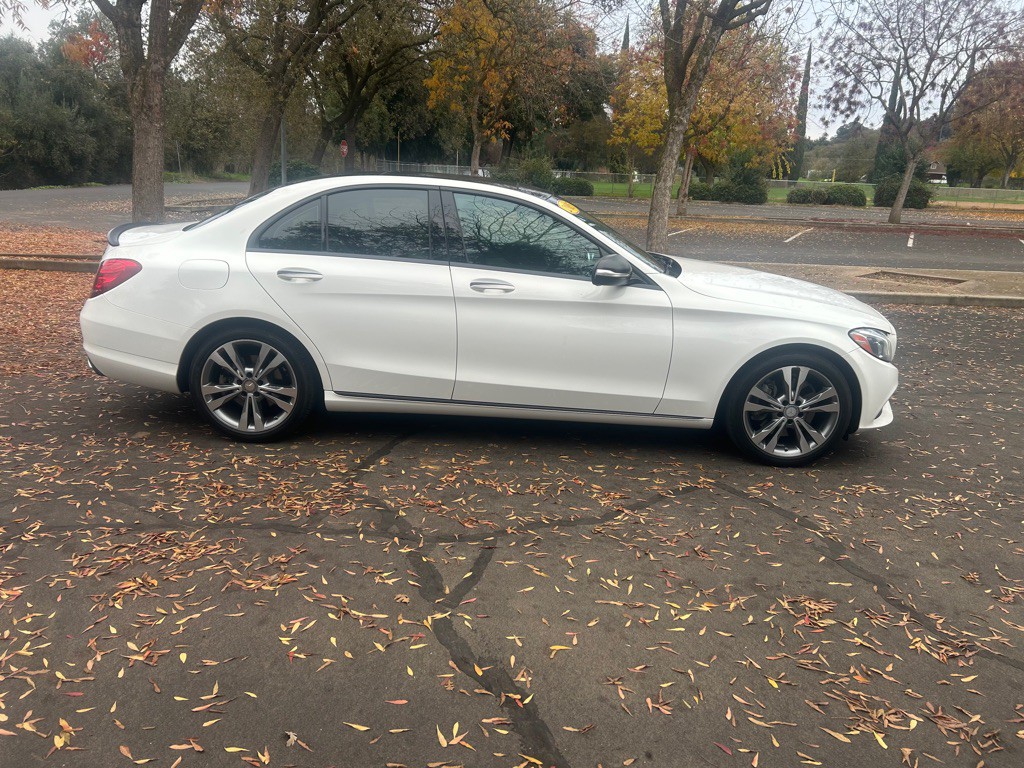 2015 Mercedes-Benz C-Class Image 2
