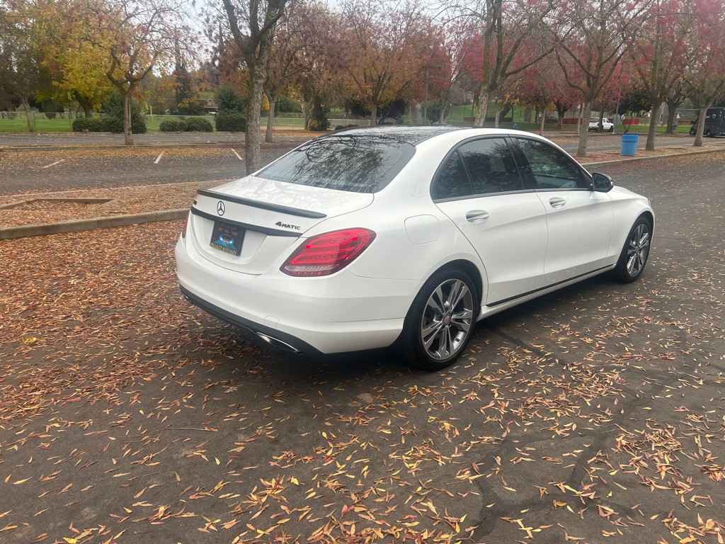 2015 Mercedes-Benz C-Class Image 3